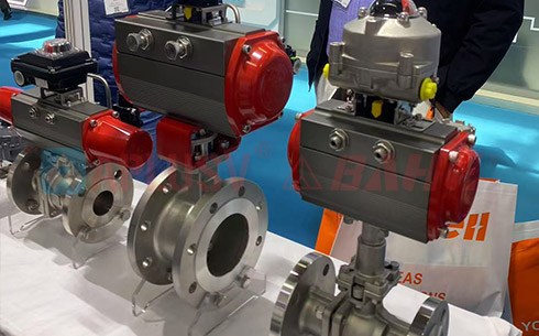 Pneumatic ball valve actuator and valve body connection